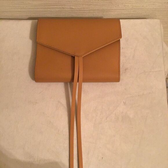 NWT Glass Ladder & Co. Katherine Tech Organizer Roll in Honey - Picture 3 of 7